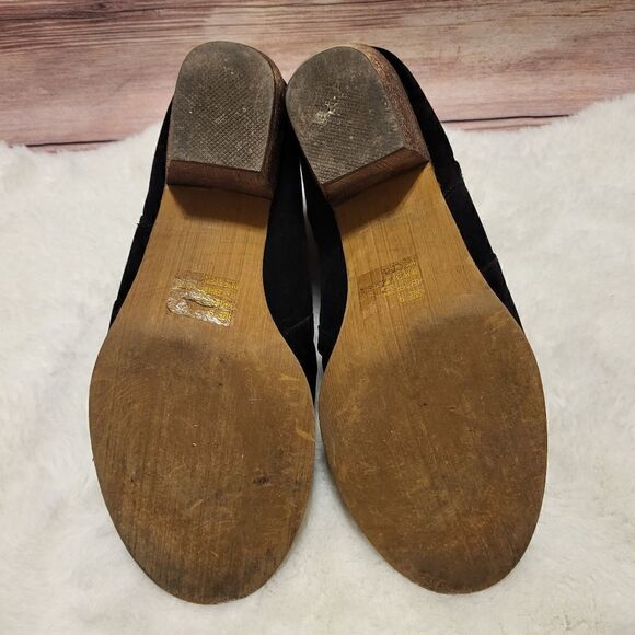 Restricted black suade zip up ankle booties - Picture 6 of 8